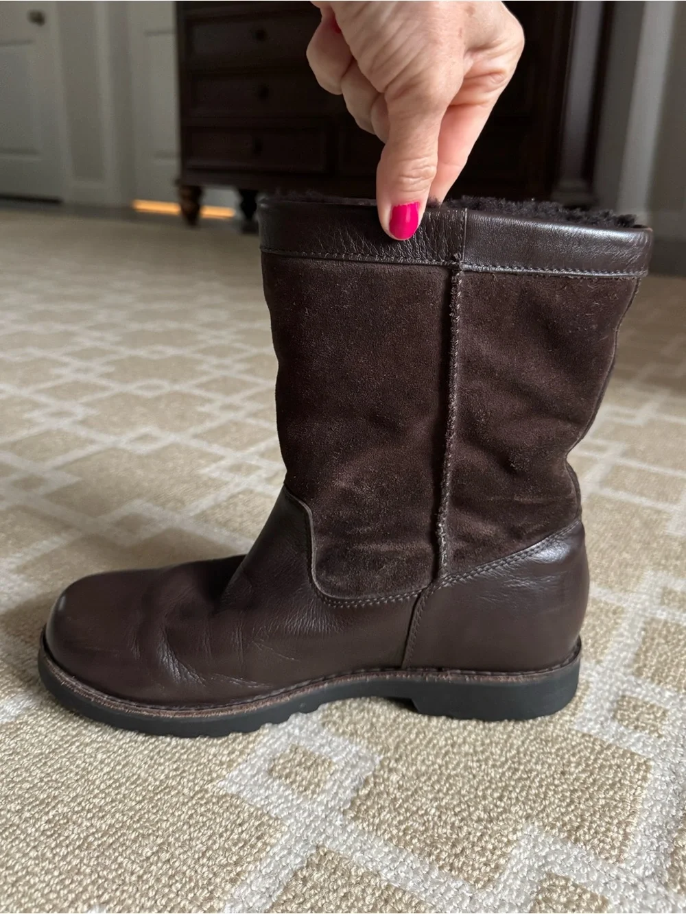 UGG Riverton Leather Sheepskin Winter Boots Brown Women’s Size 6
